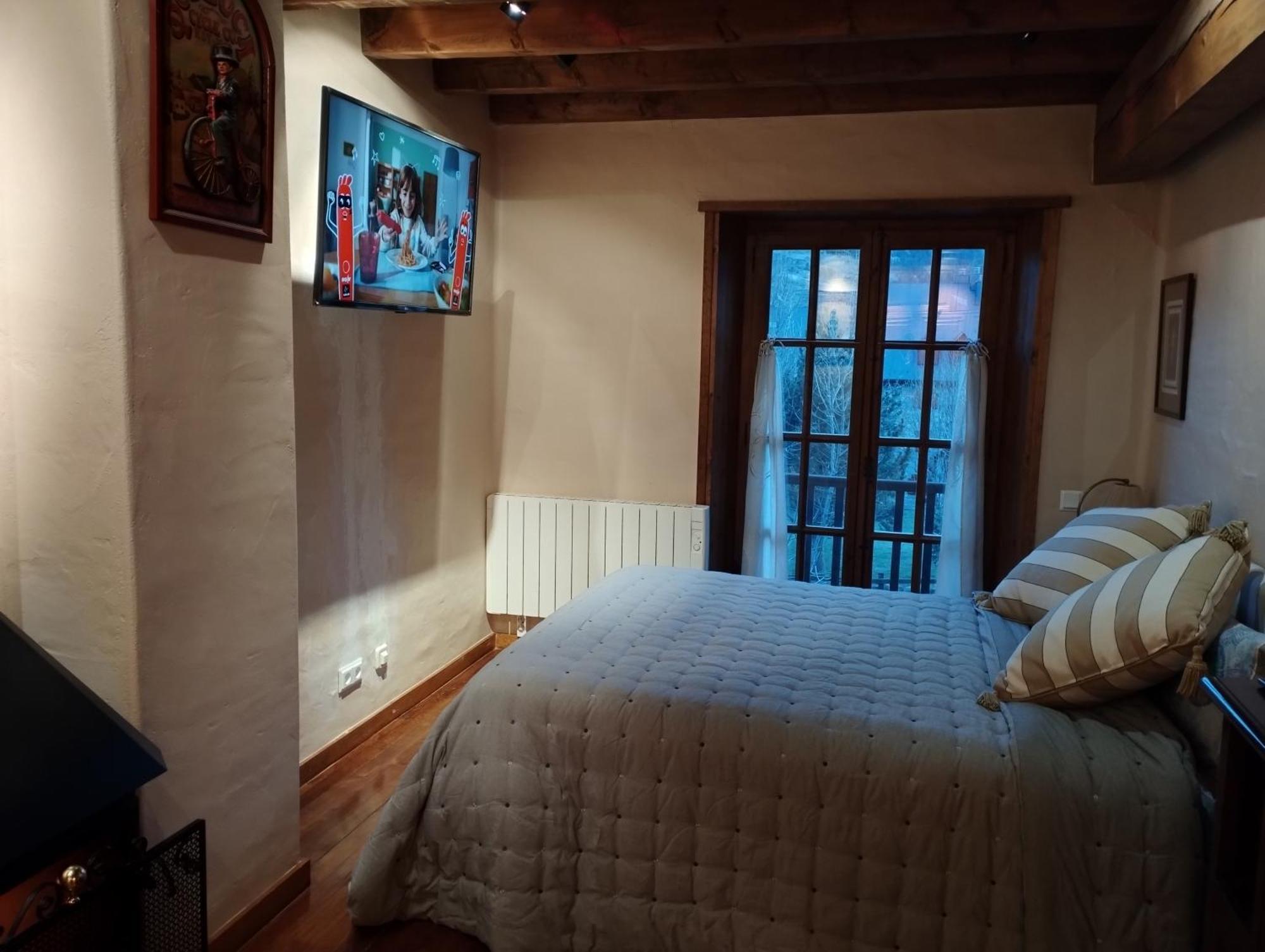 Esqui, Aigueestortes Y Boi-Tauell A Tus Pies En Ebrehogar Pla de l'Ermita Dış mekan fotoğraf